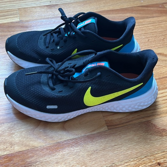 Nike Revolution 5 Big Kids’s Running Shoes - Picture 4 of 7